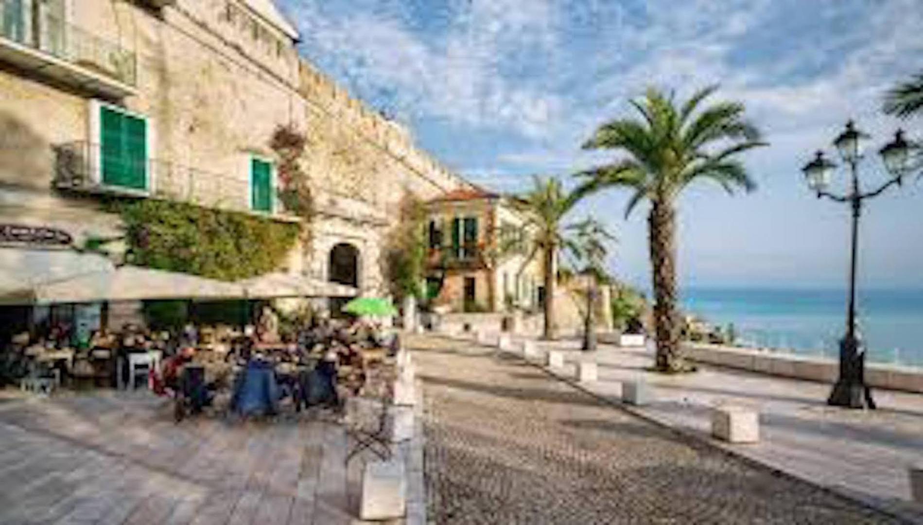 Casa Cele Centro Citta Vista Mare Lägenhet Ventimiglia Exteriör bild